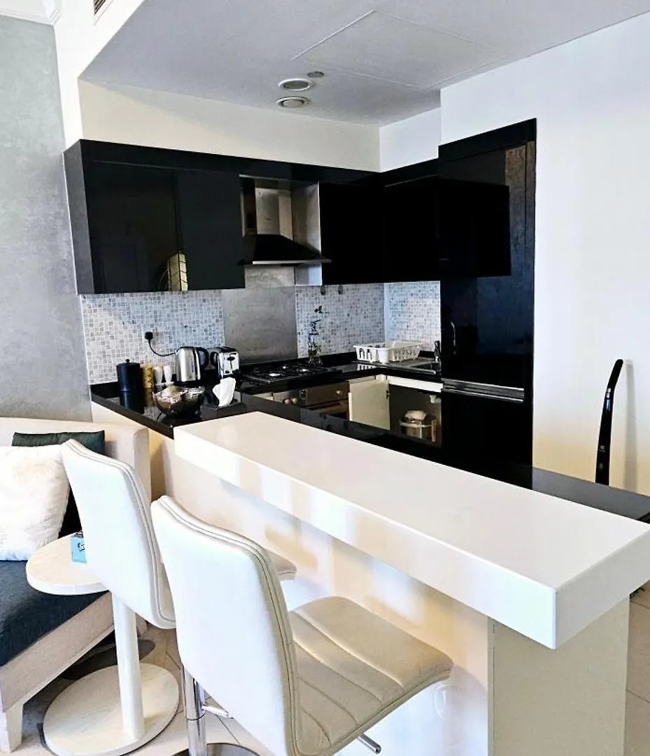 Apartment Superb 1 Bedroom Apt Next To Burj Khalifa And Dubai Mall